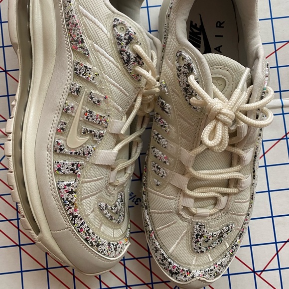LAST PRICE DROP!! NIKE Wmns Air Max 98 LX 'Recycled Material Sz 9 ♻️🥳 - Picture 12 of 15